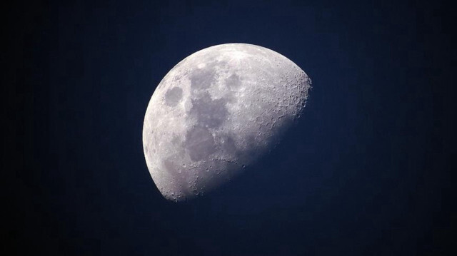 Rusya’nın 1976’dan bu yana Ay’a gönderdiği ilk uzay aracı Luna-25, iniş platformu ve üzerinde çeşitli araç gereçlerin yer aldığı iki ana parçadan oluşuyor. 