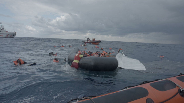 Manş Denizi'nde göçmen botu battı: 6 kişi hayatını kaybetti
