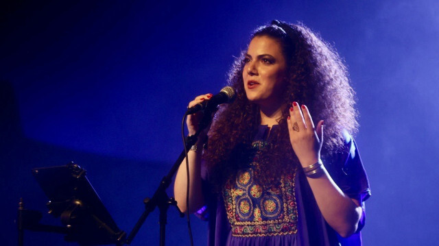 المغنية الفلسطينية ناي برغوثي تحيي أولى حفلاتها بإسطنبول