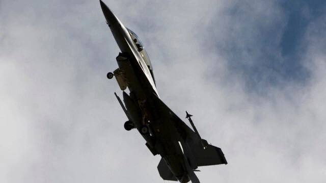 Hollanda hava sahasına yaklaşan Rus savaş uçaklarının durdurulduğunu duyurdu