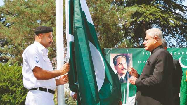 Dost ülke Pakistan'ın 76. Bağımsızlık Günü dolayısıyla başkentte bulunan Pakistan Büyükelçiliği rezidansında kutlama düzenlendi.