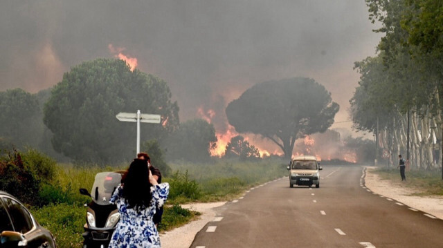 Une image de l'incendie qui s'est déclaré à Saint-André, dans le sud-ouest de la France, le 14 août 2023, et qui a entraîné l'évacuation de plus de 3 000 personnes. Crédit photo: RAYMOND ROIG / AFP
