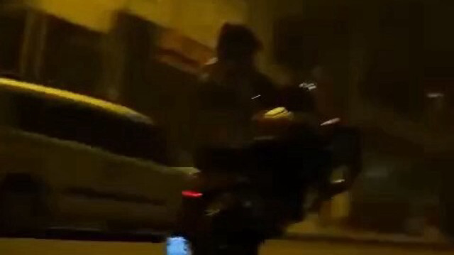 Kadıköy'de tek teker üzerinde giden motosikletli polise yakalandı
