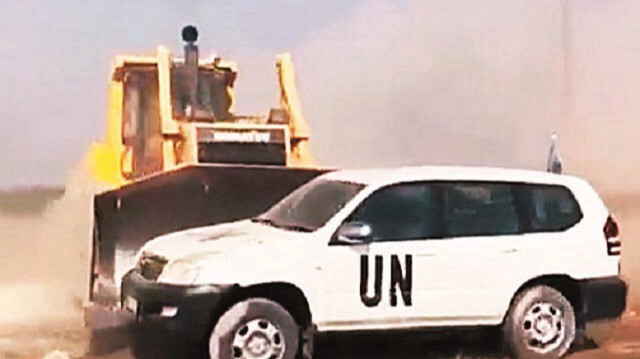 Kuzey Kıbrıs Türk Cumhuriyeti’nin (KKTC) Birleşmiş Milletler (BM) kontrolünde bulunan Yeşil Hat üzerindeki Pile köyüne yol yapma girişimi, BM barış gücü görevlileri tarafından engellendi