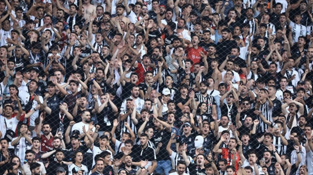Beşiktaş tribünleri yönetimi istifaya çağırdı