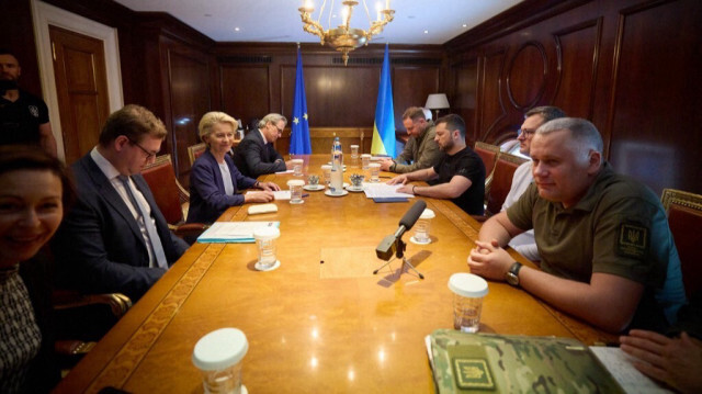 Le président ukrainien, Volodymyr Zelensky participant à la réunion avec la présidente de la Commission européenne, Ursula von der Leyen dans le cadre de la rencontre Ukraine-Balkans qui s'est tenu à Athènes, en Grèce. Crédit photo: HANDOUT / UKRAINIAN PRESIDENTIAL PRESS SERVICE / AFP
