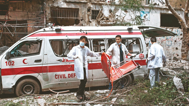 Filistinlilere yardım etmeye çalışan 77 sağlık çalışanı işgalci İsrail askerleri tarafından yaralandı.