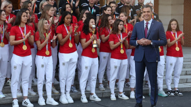 Le Premier ministre espagnol, Pedro Sanchez, reçoit l'Equipe nationale féminine espagnole Championne du Monde, le 22 août 2023. Crédit photo: Pierre-Philippe MARCOU / AFP