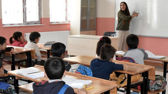Deprem bölgesinde okulların açılışı