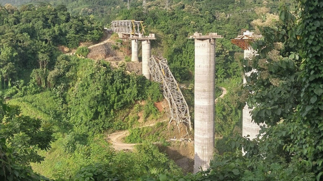 Le site d'un pont ferroviaire en construction qui s'est effondré dans l'État du Mizoram en Inde. Crédit photo: AFP