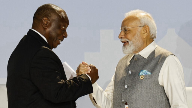 Le Président sudafricain Cyril Ramaphosa (L) et le Premier ministre indien Narendra Modi, lors du 15e sommet des BRICS à Johannesburg, les 23 et 24 août 2023. Crédit photo: GIANLUIGI GUERCIA / AFP.