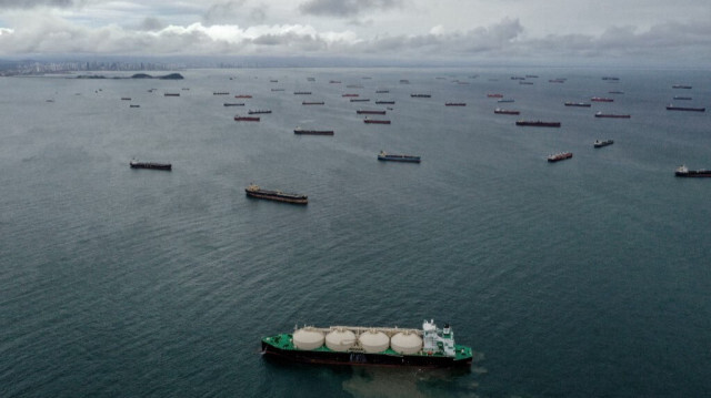 Vue aérienne de cargos attendant à l'entrée du canal de Panama en Amérique centrale. Crédit photo: LUIS ACOSTA / AFP