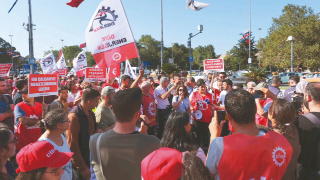İstanbul Büyükşehir Belediyesi şirketi İSPER AŞ’ye bağlı olarak çalışan İSKİ ve İGDAŞ işçileri, dün Saraçhane’de eylemdeydi. 