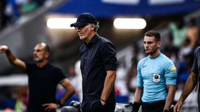 L'entraîneur de l'Olympique Lyonnais, Laurent Blanc, face à Montpellier, le 19 août 2023. Crédit photo: JEFF PACHOUD / AFP
