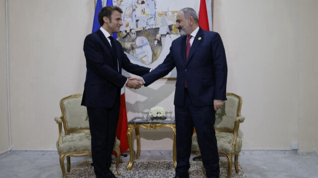 Le Président français Emmanuel Macron et son homologue arménien Nikol Pachinian, lors d'une rencontre bilatérale au 18e Sommet de la Francophonie, à Djirba, le 19 novembre 2022. Crédit Photo: LUDOVIC MARIN / AFP
