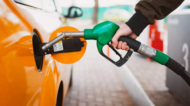 Suudi Arabistan, gönüllü petrol üretimi kesintisine devam edecek.