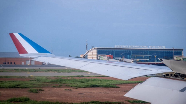 L'avion français transportant des citoyens européens décolle de l'aéroport international Diori Hamani de Niamey, au Niger. Crédit photo: JONATHAN SARAGO / MINISTRY FOR EUROPE AND FOREIGN AFFAIRS (MEAE) / AFP
