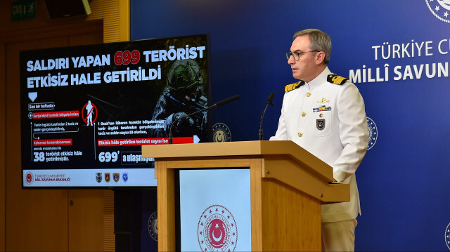 Milli Savunma Bakanlığı Basın ve Halkla İlişkiler Müşaviri Deniz Albay Zeki Aktürk, toplantıda açıklamalarda bulundu.