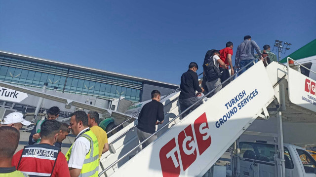 Ülkelerine gönderilerek sınır dışı edildiler.
