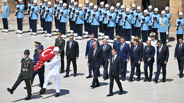 YAŞ üyeleri, toplantı öncesi Cumhurbaşkanı Erdoğan başkanlığında Anıtkabir'i ziyaret etti.