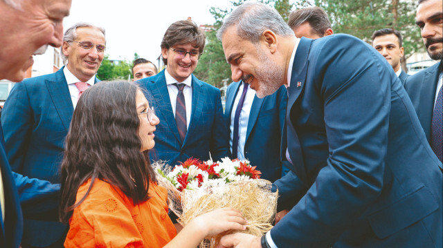 Dışişleri Bakanı Fidan, Erzurum’da vatandaşlarla bir araya geldi.