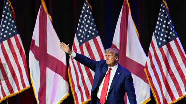 L'ancien président des États-Unis Donald Trump saluant la foule lors de la réunion d'été 2023 du parti républicain de l'Alabama à l'hôtel Renaissance Montgomery le 4 août 2023 à Montgomery, Alabama. Crédit Photo: Julie Bennett / GETTY IMAGES NORTH AMERICA / Getty Images via AFP

