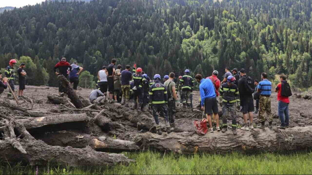 Bölgedeki arama-kurtarma çalışmaları sürüyor