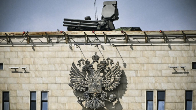 Le système de missiles de défense aérienne Pantsyr S-1 au sommet du siège du ministère russe de la défense à Moscou. Crédit photo: ALEXANDER NEMENOV / AFP
