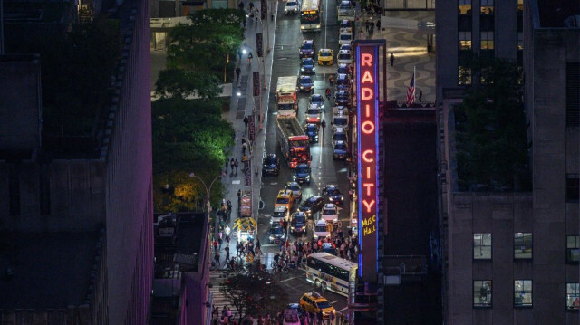 Le trafic le long d’une rue de Manhattan, à New York aux États-Unis. Crédit photo: ED JONES / AFP