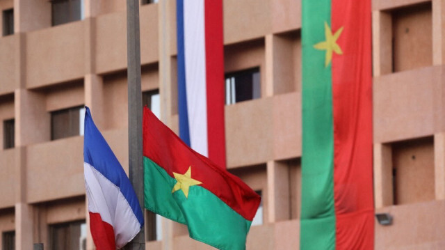 Les drapeaux de la France et du Burkina Faso. Crédit photo: LUDOVIC MARIN / AFP