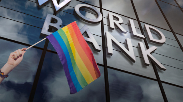 Dünya Bankası eşcinsellik karşıtı yasa nedeniyle Uganda'ya finansal akışı kesti.






