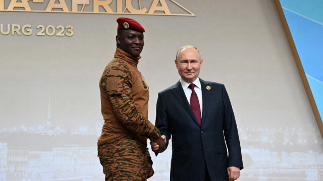 Le président russe Vladimir Poutine et le chef de la junte du Burkina Faso, le capitaine Ibrahim Traore. Crédit photo: Pavel BEDNYAKOV / PISCINE / AFP