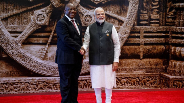 Le Président sud-africain Cyril Ramaphosa et le Premier ministre indien Narendra Modi se serrent la main avant le sommet des dirigeants du G20 à New Delhi, le 9 septembre 2023. Crédit Photo: Ludovic MARIN / POOL / AFP.