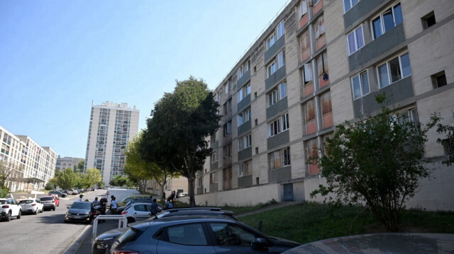 L' immeuble dans laquelle la jeune femme a été tuée par des tirs de kalachnikov, dans le 10e arrondissement de Marseille, en France. Crédit photo: NICOLAS TUCAT / AFP
