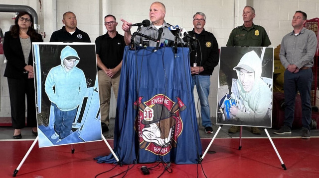 Le lieutenant-colonel George Bivens de la police d'État de Pennsylvanie informe les médias de l'évolution de la chasse à l'homme menée contre Danelo Cavalcante, condamné pour meurtre. Crédit photo: MARK MAKELA / GETTY IMAGES NORTH AMERICA / GETTY IMAGES VIA AFP
