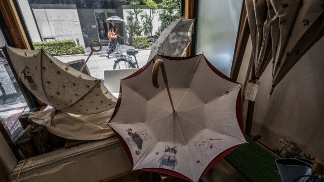 Une entreprise qui fabrique des parapluies artisanaux pour la pluie et le beau temps depuis près d'un siècle à Tokyo au Japon. Crédit photo: RICHARD A. BROOKS / AFP