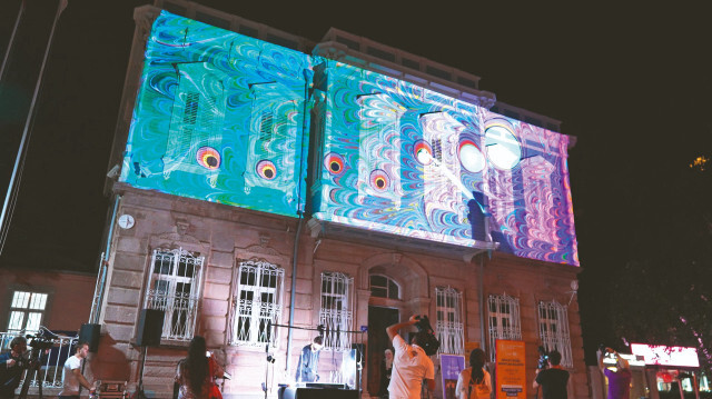 Bakan yardımcısı, önemli isimlerin yer alacağı bir dijital sanat festivali için de çalışma sürdürdüklerini müjdeledi.