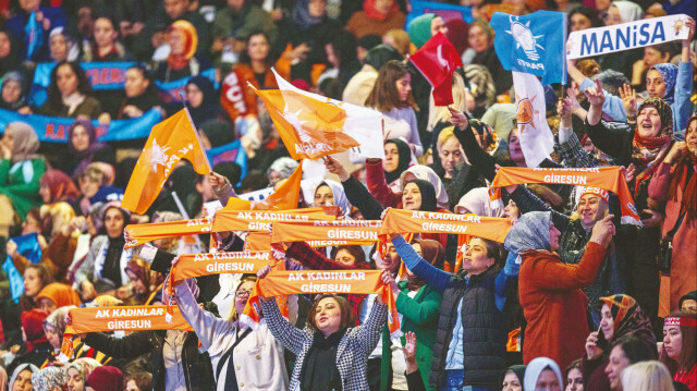 Kongrede bunun yanı sıra “Cumhuriyetin yüz akı, Türkiye’nin ortak aklı” ile “Türkiye Yüzyılı için hazırız, kararlıyız” sloganları kullanılacak.