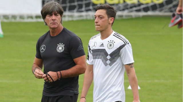 Joachim Löw ile Mesut Özil Almanya Milli Takım'ında birlikte çalıştı