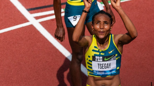 L'éthiopienne Gudaf Tsegay bat le record du monde du 5000 mètres lors de la finale de la Ligue de Diamant en Oregon aux Etats-Unis, le 17 septembre 2023. Crédit Photo: ALI GRADISCHER / GETTY IMAGES NORTH AMERICA / GETTY IMAGES VIA AFP
