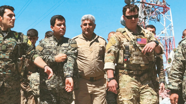 ABD askerlerinin daha önce de PKK/YPG elebaşlarıyla birçok görüntüsü ortaya çıkmıştı.
