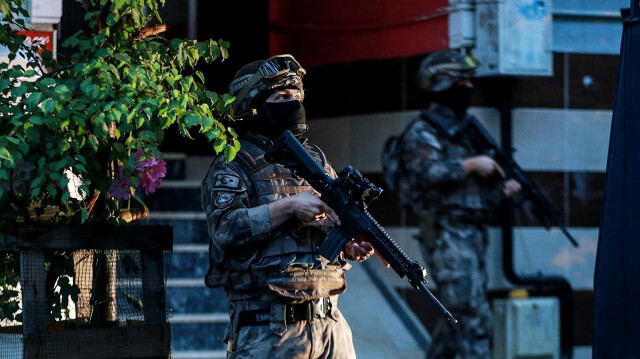 İstanbul'da terör örgütü üyelerine yönelik eş zamanlı operasyon düzenlendi.
