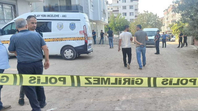 Osmaniye'de uyuşturucu baskını yapılan evdeki şüphelinin ekiplere tabancayla ateş etmesi sonucu bir jandarma personeli şehit oldu.


