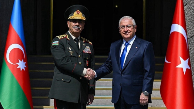 وزير الدفاع التركي يهنئ نظيره الأذربيجاني بنجاح عملية قره باغ