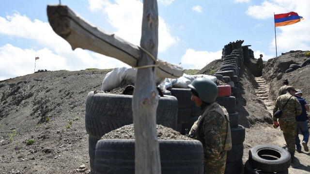 Azerbaycan Ermenistan silahlı kuvvetleri personelinin Karabağ'dan Ermenistan'a geçeceğini duyurdu.