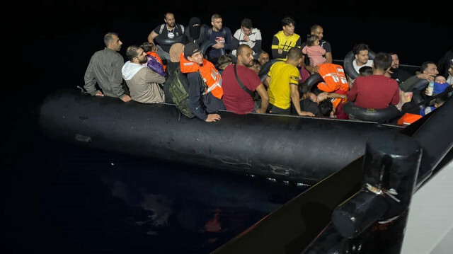 Ayvalık açıklarında 180 düzensiz göçmen kurtarıldı, 86 göçmen yakalandı