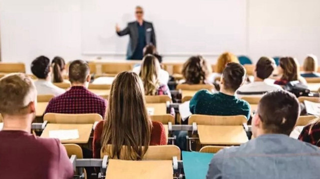 Üniversiteler online mı, yüz yüze mi olacak?