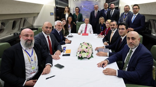 Le Président turc, Recep Tayyip Erdogan répond aux questions des journalistes dans l'avion après sa visite à Nakhchivan. Crédit photo: AA