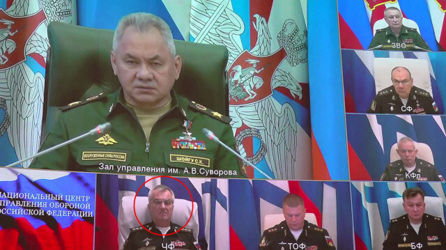 Ukrayna’nın öldürdüğünü iddia ettiği Rus komutan, Rusya Savunma Bakanlığı toplantısında görüntülendi.