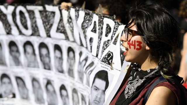 Une étudiante lors de la manifestation commémorant les 9 ans de disparition des 43 étudiants, au Mexique, le 26 septembre 2023. Crédit photo: ALFREDO ESTRELLA / AFP
